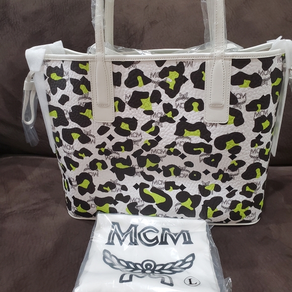 MCM White Leopard Visetos Leather shopper WITH POUCH - Picture 16 of 16